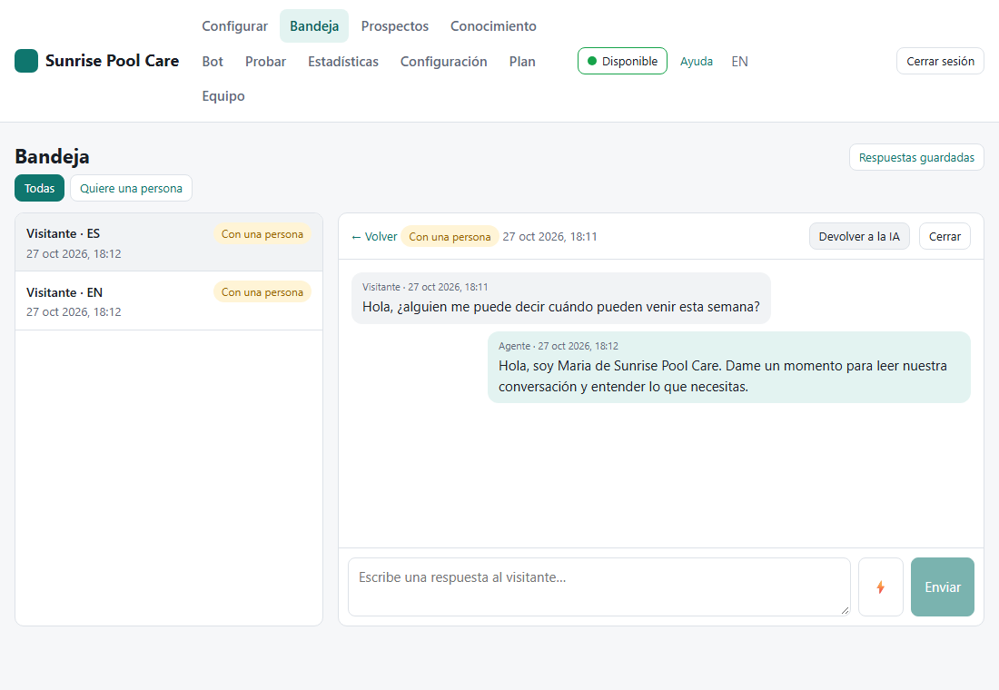 Bandeja: la pregunta de un visitante y el saludo del dueño enviado automáticamente al tomar el chat